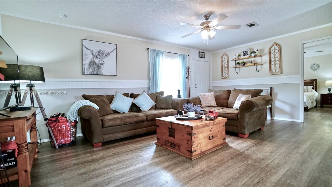 For Sale: $470,000 (3 beds, 2 baths, 1484 Square Feet)