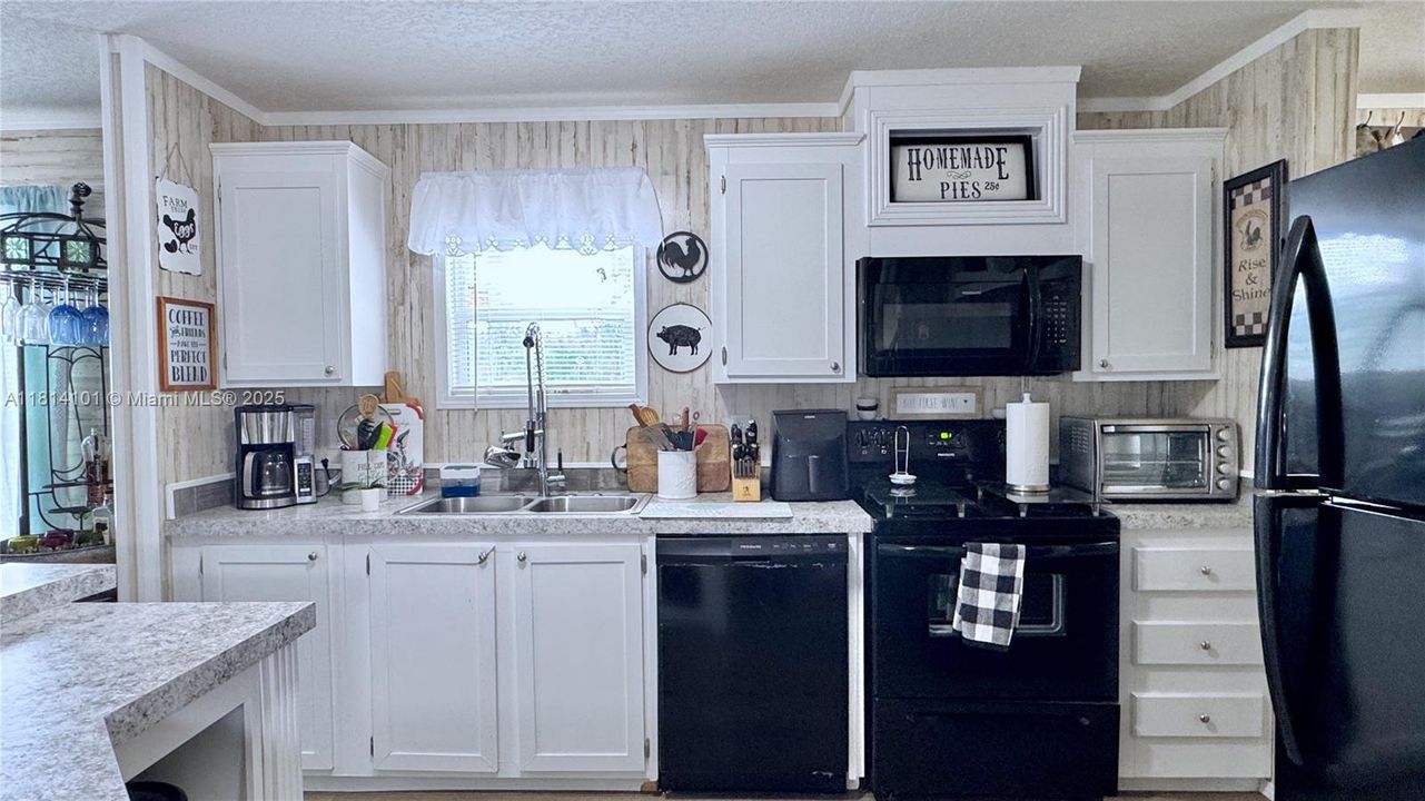 For Sale: $470,000 (3 beds, 2 baths, 1484 Square Feet)