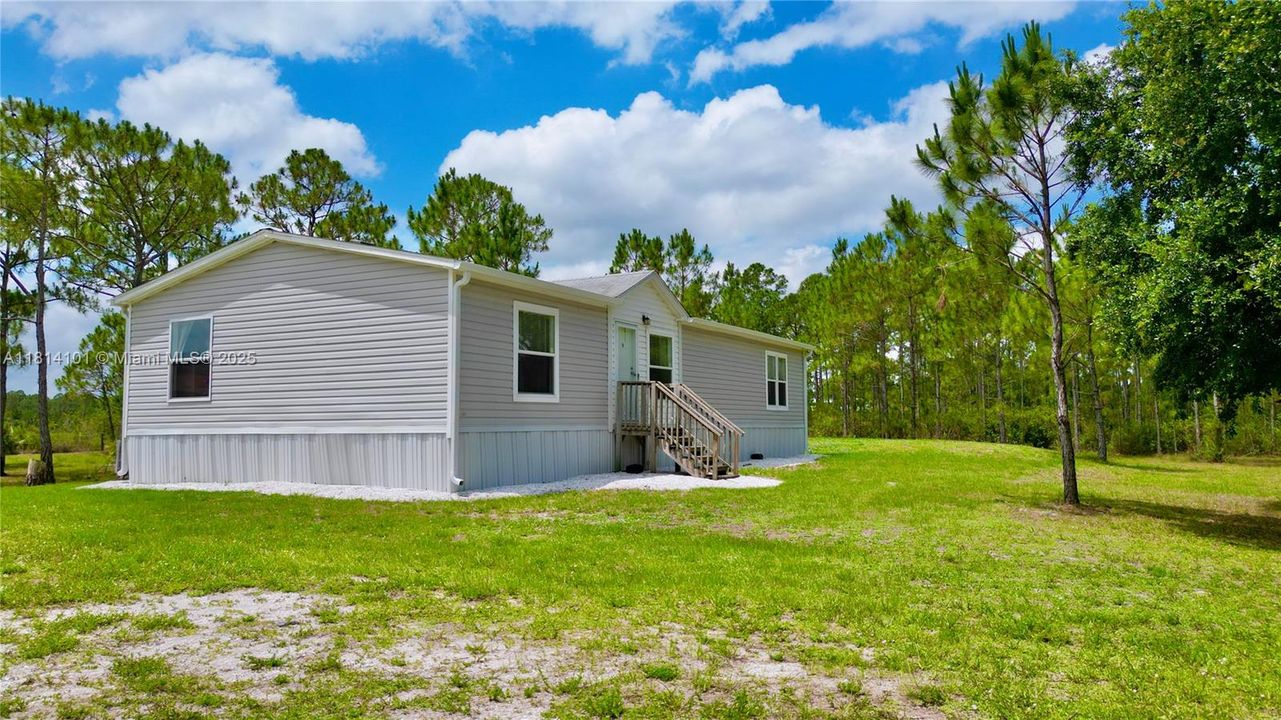 For Sale: $470,000 (3 beds, 2 baths, 1484 Square Feet)