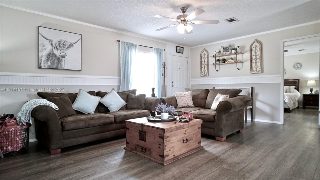 For Sale: $470,000 (3 beds, 2 baths, 1484 Square Feet)