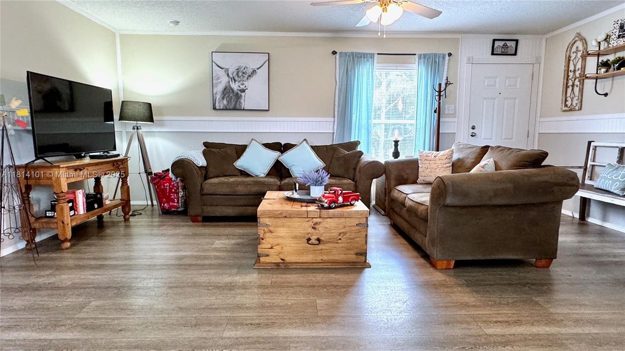 For Sale: $470,000 (3 beds, 2 baths, 1484 Square Feet)