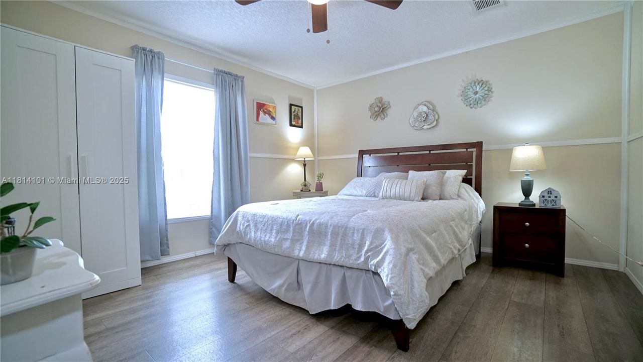 For Sale: $470,000 (3 beds, 2 baths, 1484 Square Feet)