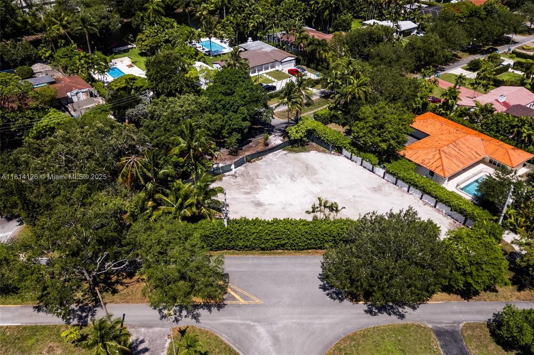 For Sale: $1,600,000 (0.62 acres)