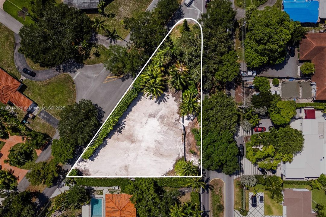 For Sale: $1,600,000 (0.62 acres)