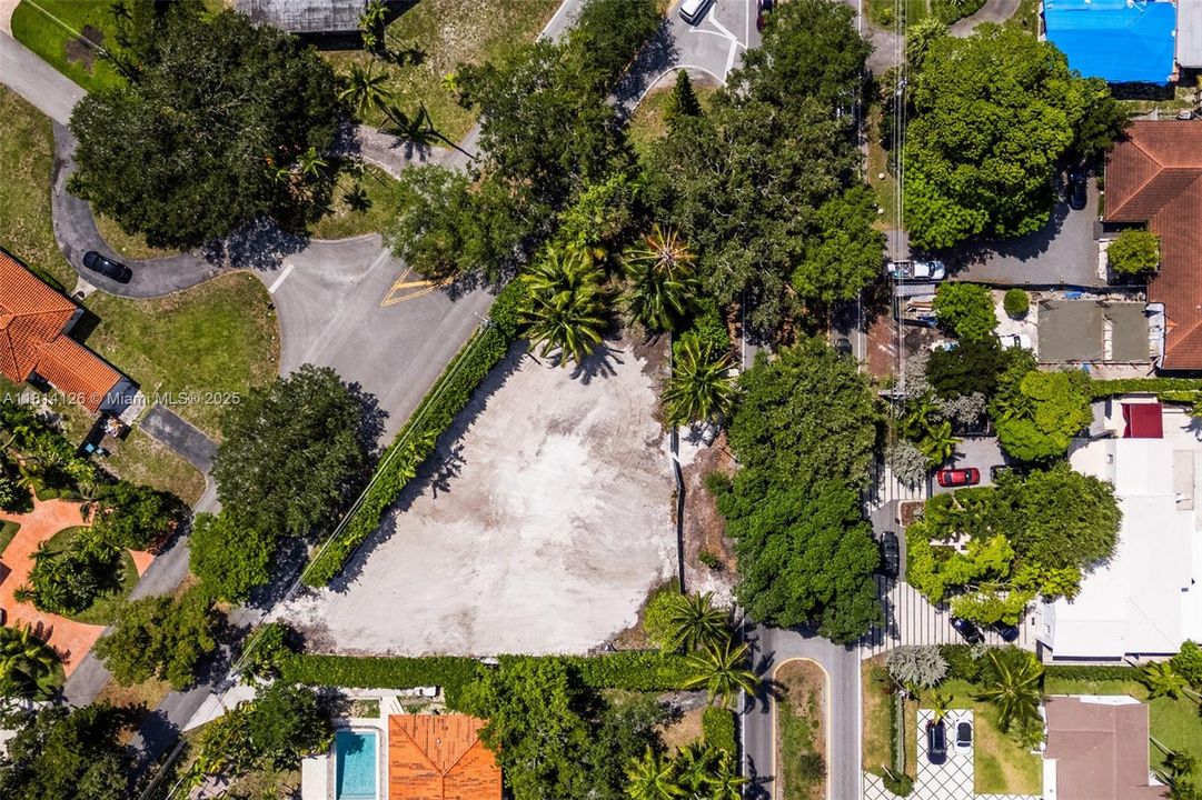 For Sale: $1,600,000 (0.62 acres)