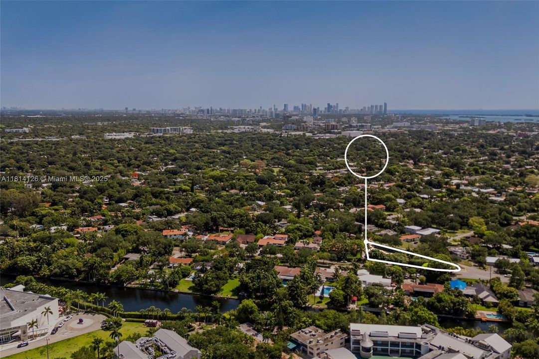 For Sale: $1,600,000 (0.62 acres)