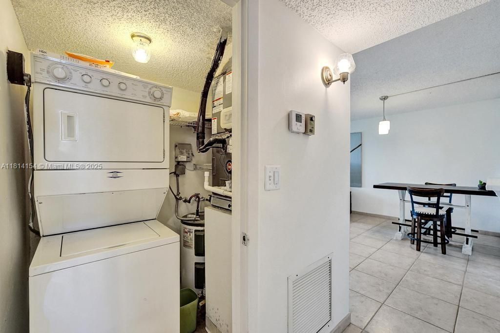 Под контрактом: $1,900 (2 спален, 2 ванн, 976 Квадратных фут)