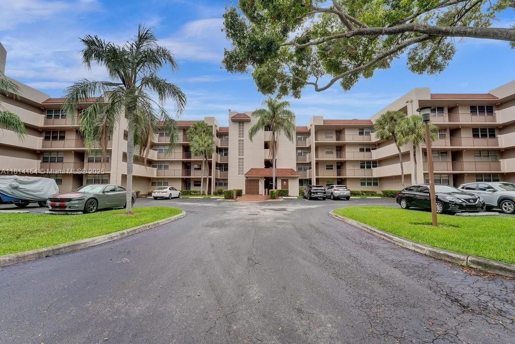 Под контрактом: $1,900 (2 спален, 2 ванн, 976 Квадратных фут)