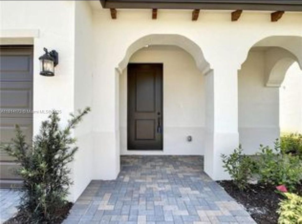 For Sale: $410,000 (3 beds, 2 baths, 1924 Square Feet)