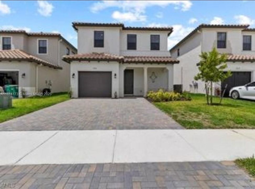 For Sale: $410,000 (3 beds, 2 baths, 1924 Square Feet)