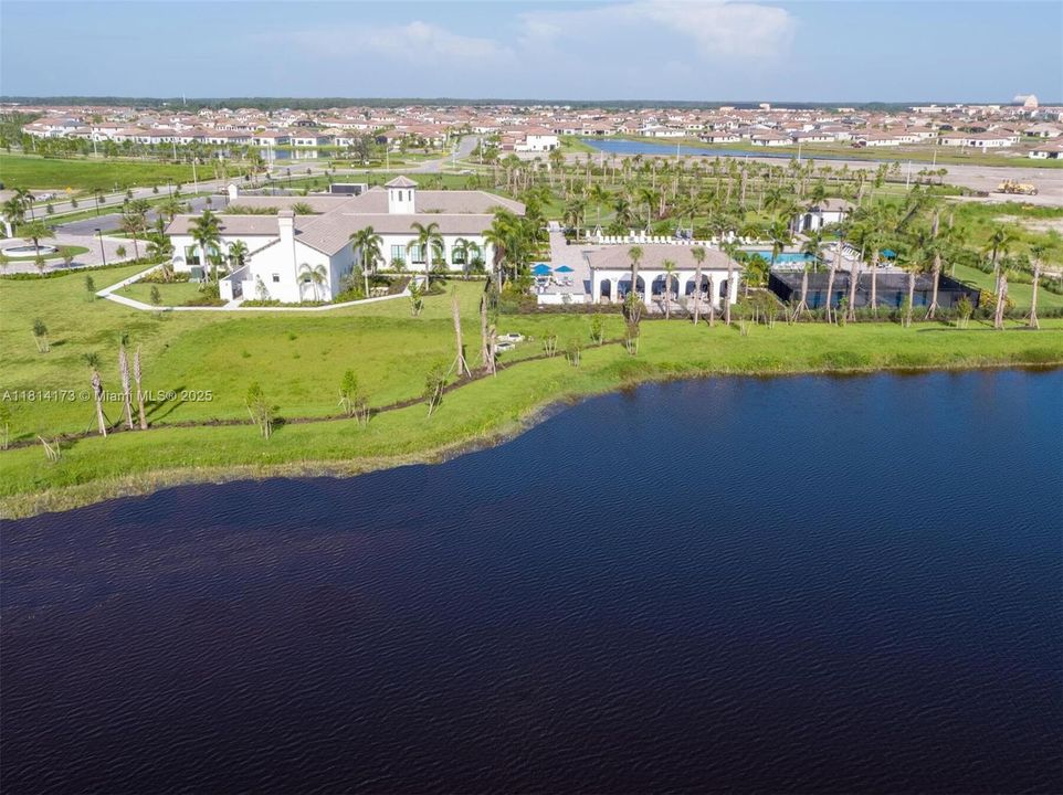 For Sale: $410,000 (3 beds, 2 baths, 1924 Square Feet)