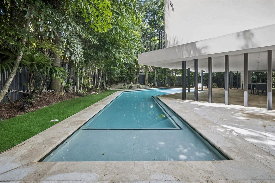 For Sale: $8,695,000 (5 beds, 6 baths, 5642 Square Feet)