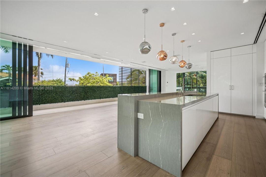 For Sale: $8,695,000 (5 beds, 6 baths, 5642 Square Feet)
