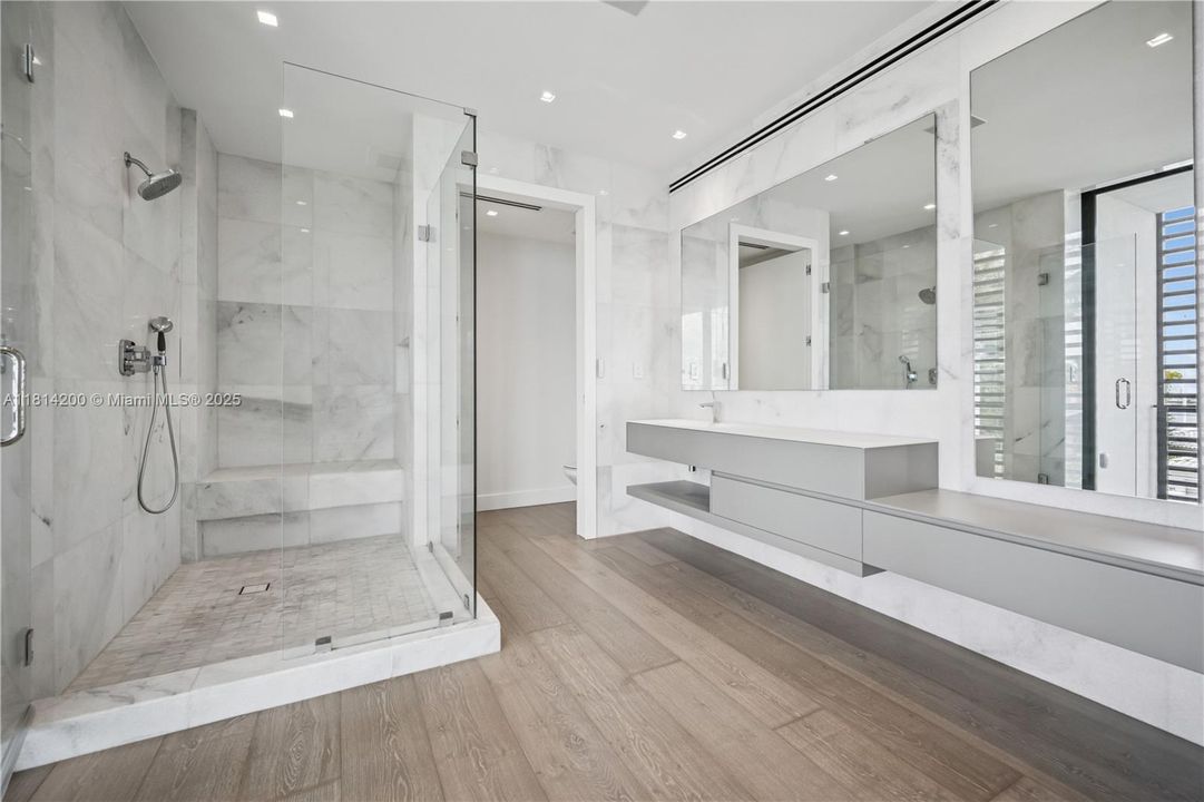 For Sale: $8,695,000 (5 beds, 6 baths, 5642 Square Feet)