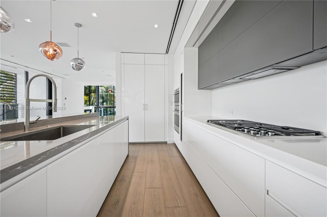 For Sale: $8,695,000 (5 beds, 6 baths, 5642 Square Feet)