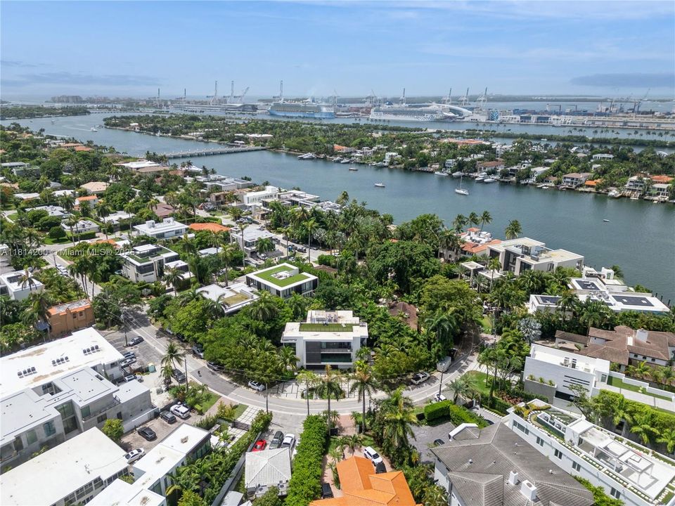 For Sale: $9,400,000 (5 beds, 6 baths, 5642 Square Feet)