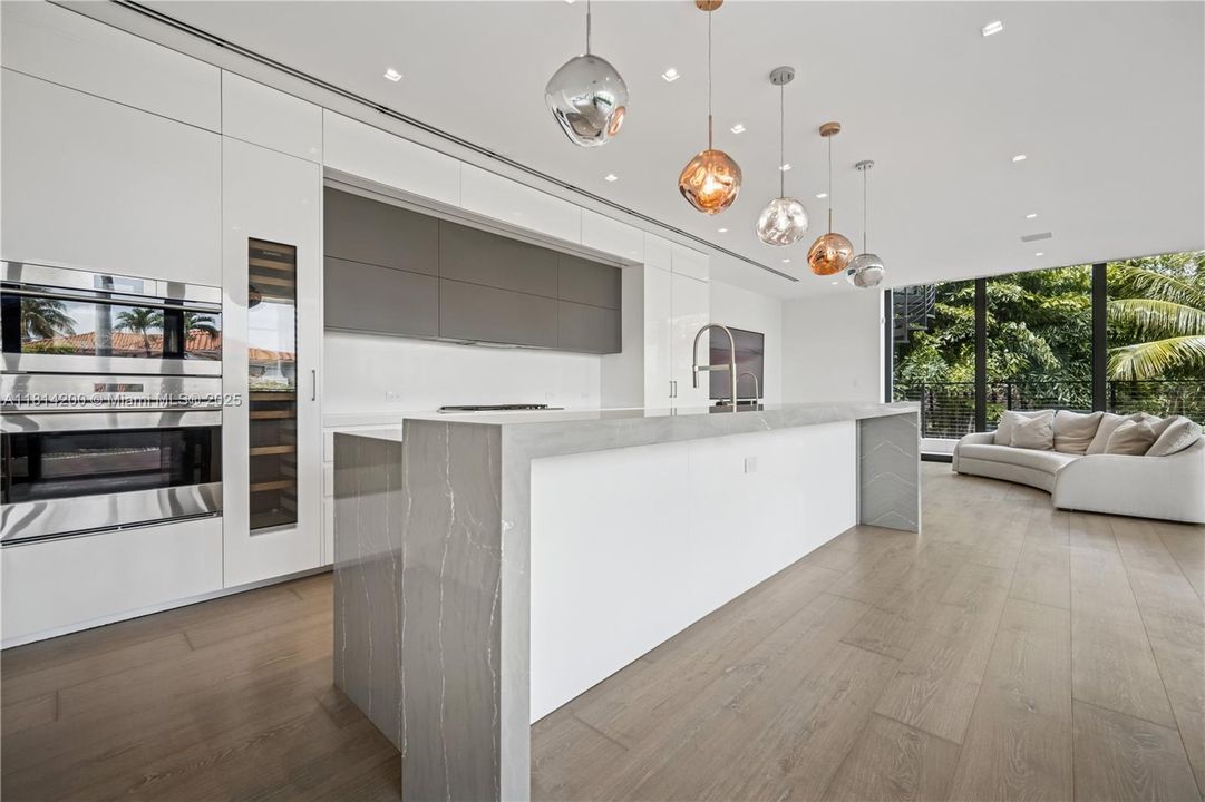 For Sale: $8,695,000 (5 beds, 6 baths, 5642 Square Feet)