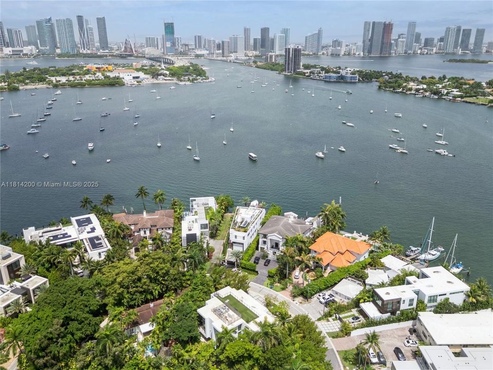 For Sale: $9,400,000 (5 beds, 6 baths, 5642 Square Feet)