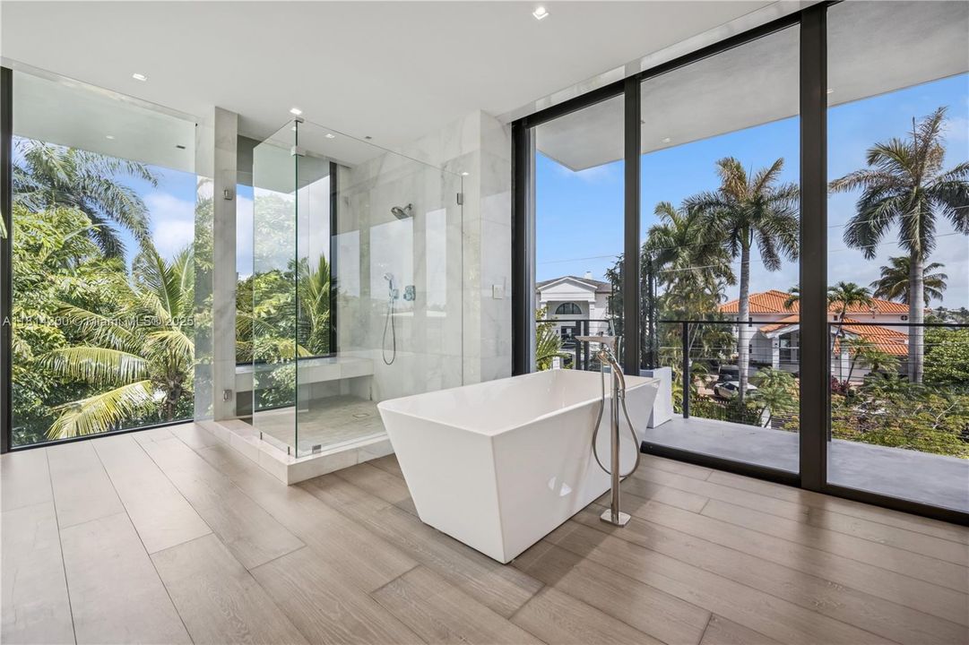 For Sale: $8,695,000 (5 beds, 6 baths, 5642 Square Feet)