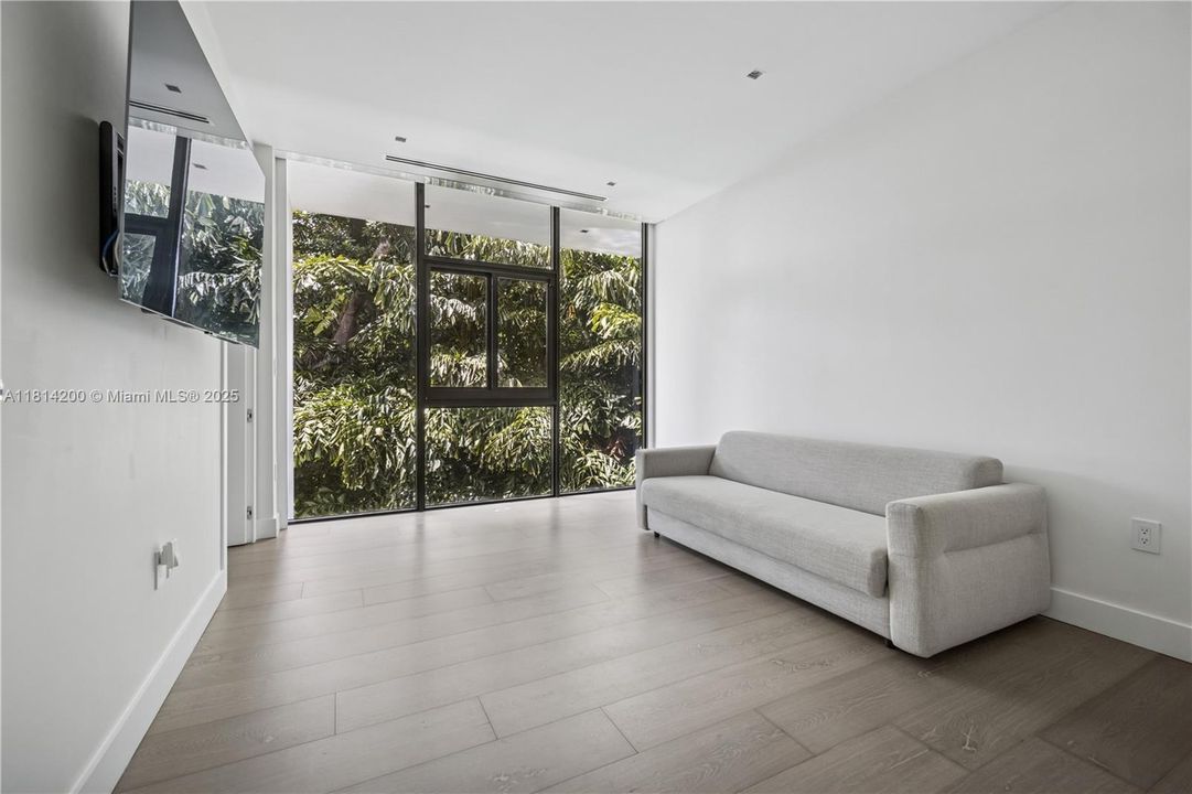 For Sale: $8,695,000 (5 beds, 6 baths, 5642 Square Feet)