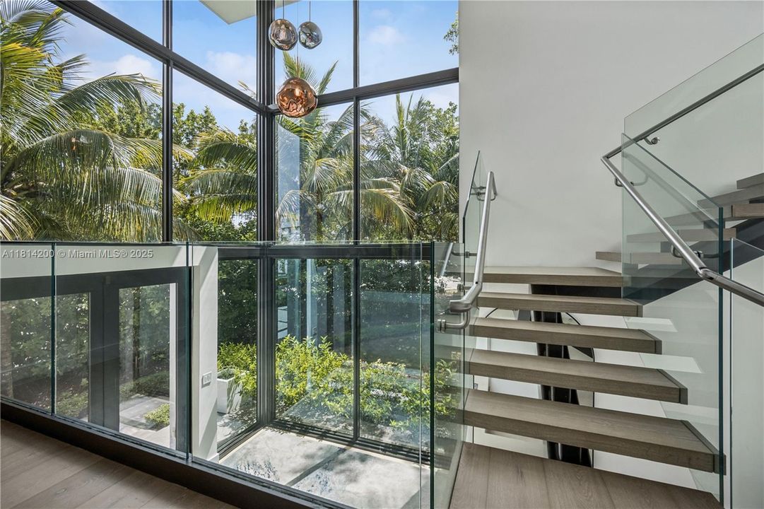 For Sale: $8,695,000 (5 beds, 6 baths, 5642 Square Feet)