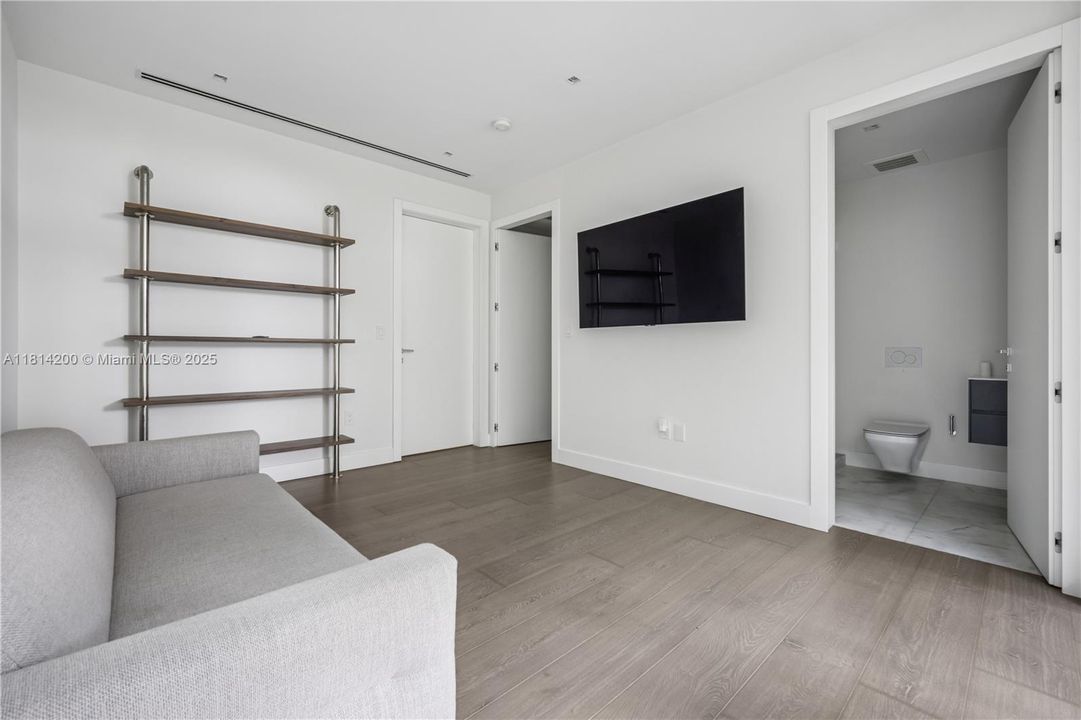 For Sale: $8,695,000 (5 beds, 6 baths, 5642 Square Feet)