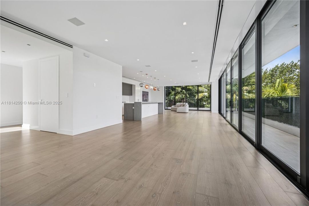 For Sale: $8,695,000 (5 beds, 6 baths, 5642 Square Feet)