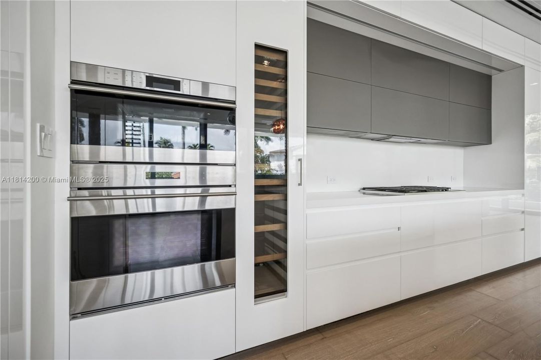 For Sale: $8,695,000 (5 beds, 6 baths, 5642 Square Feet)