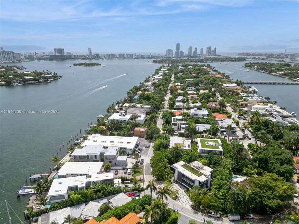 For Sale: $8,695,000 (5 beds, 6 baths, 5642 Square Feet)