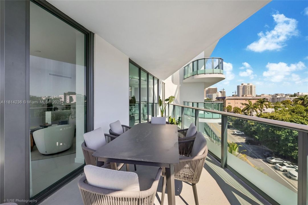 待售: $2,049,900 (3 贝兹, 3 浴室, 1657 平方英尺)