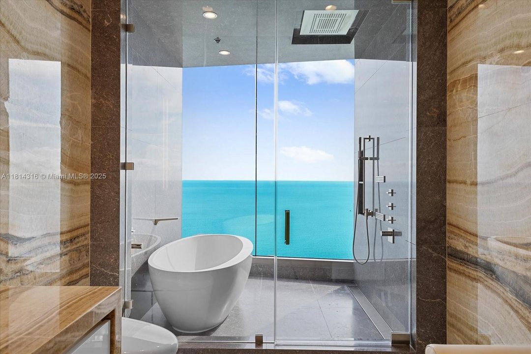 For Rent: $60,000 (5 beds, 7 baths, 4131 Square Feet)