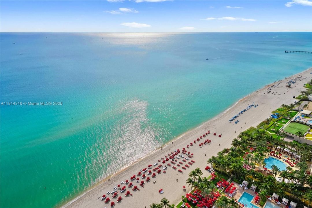 For Rent: $60,000 (5 beds, 7 baths, 4131 Square Feet)