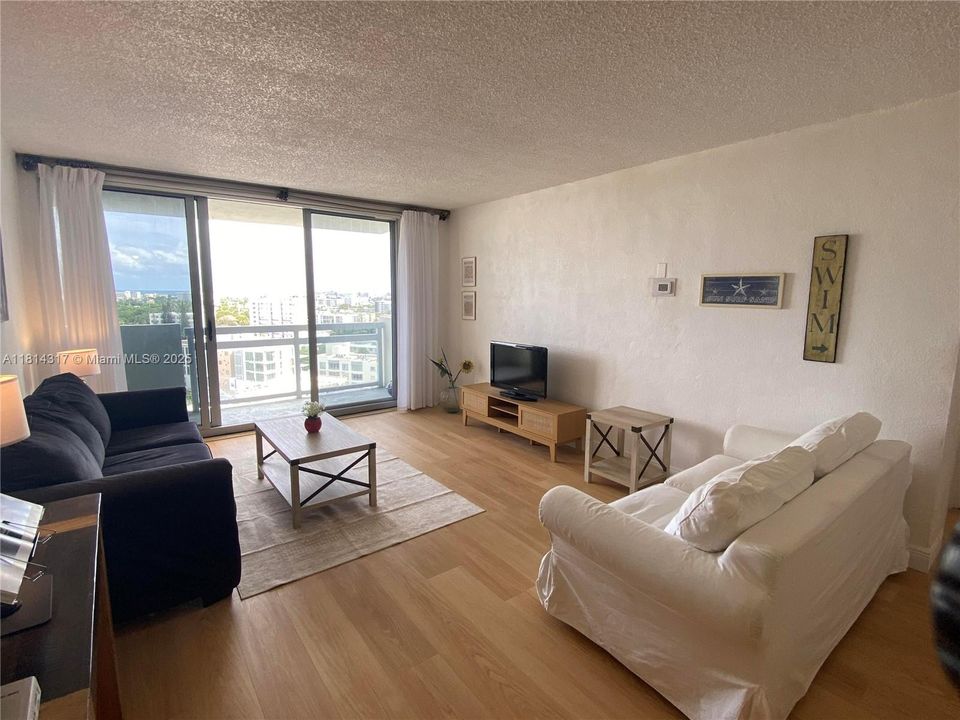 待售: $415,000 (1 贝兹, 1 浴室, 731 平方英尺)