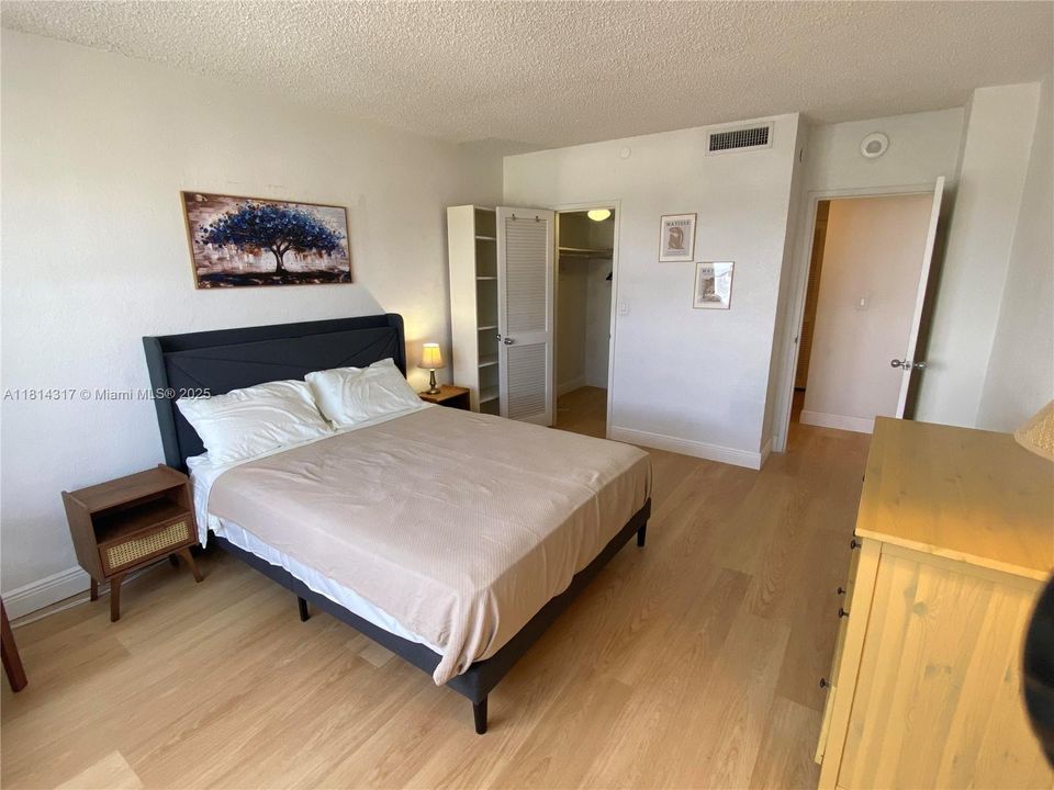 待售: $415,000 (1 贝兹, 1 浴室, 731 平方英尺)