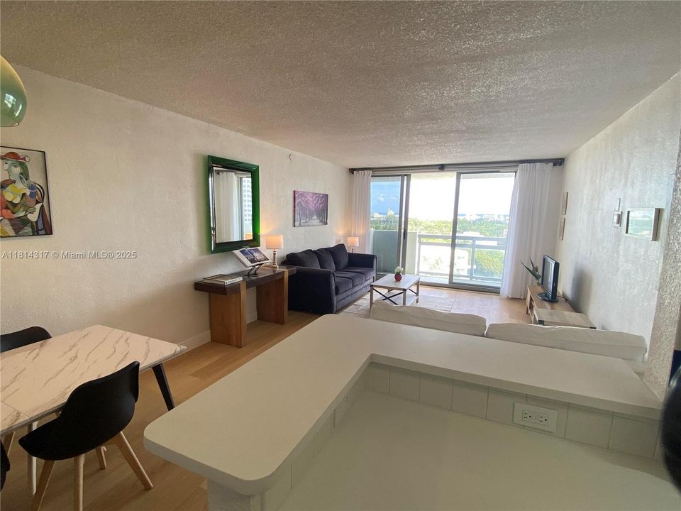 待售: $415,000 (1 贝兹, 1 浴室, 731 平方英尺)