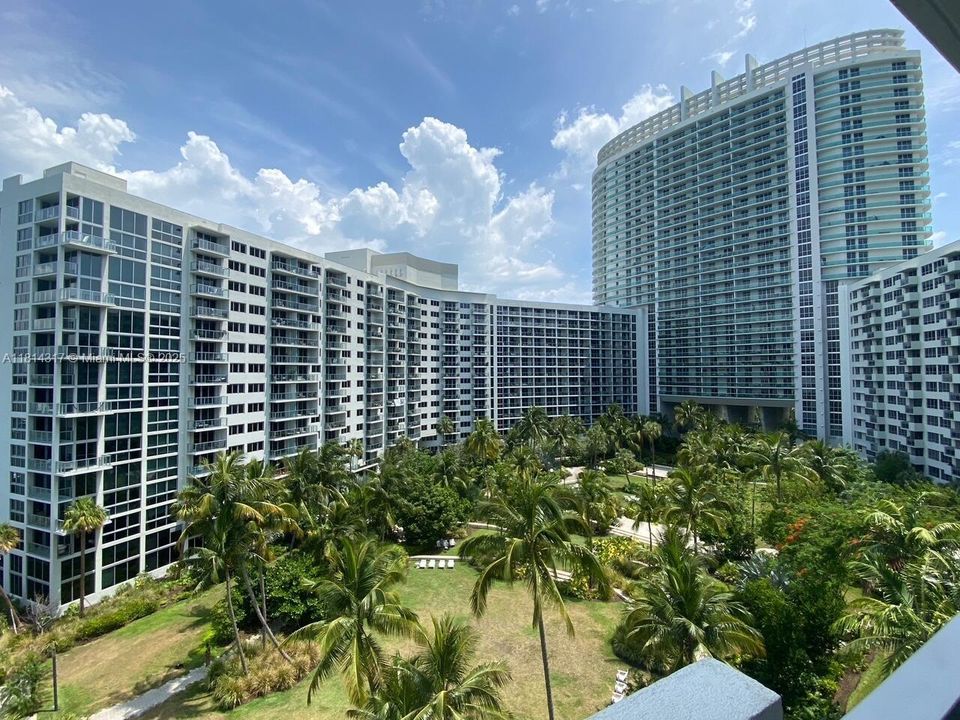 待售: $415,000 (1 贝兹, 1 浴室, 731 平方英尺)