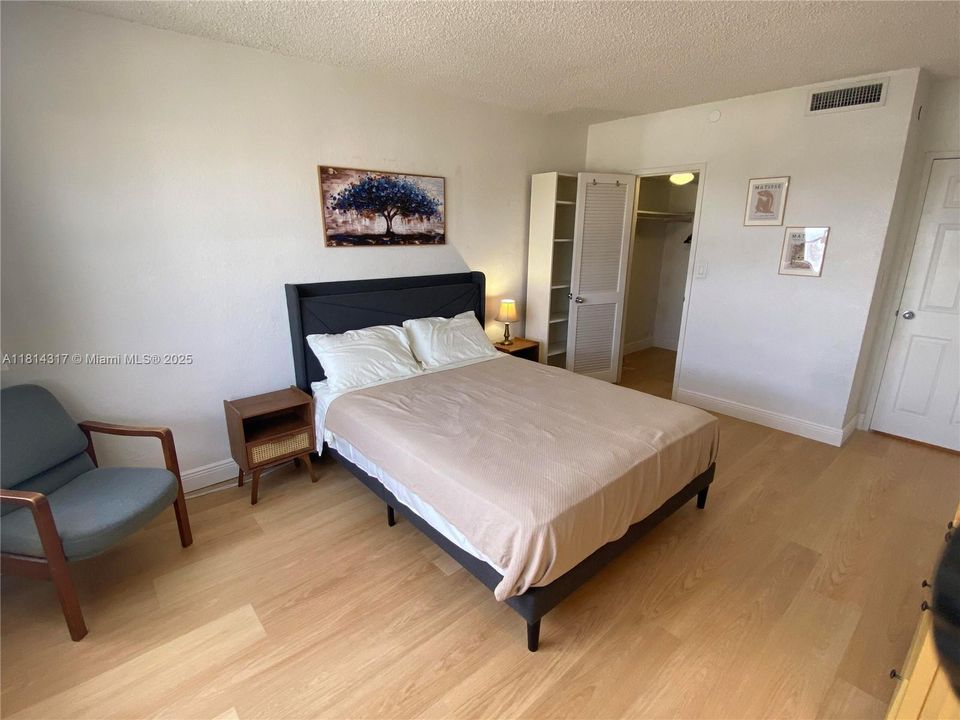 待售: $415,000 (1 贝兹, 1 浴室, 731 平方英尺)