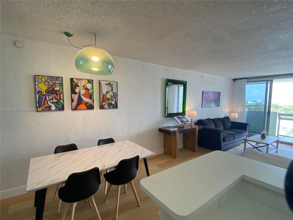 待售: $415,000 (1 贝兹, 1 浴室, 731 平方英尺)