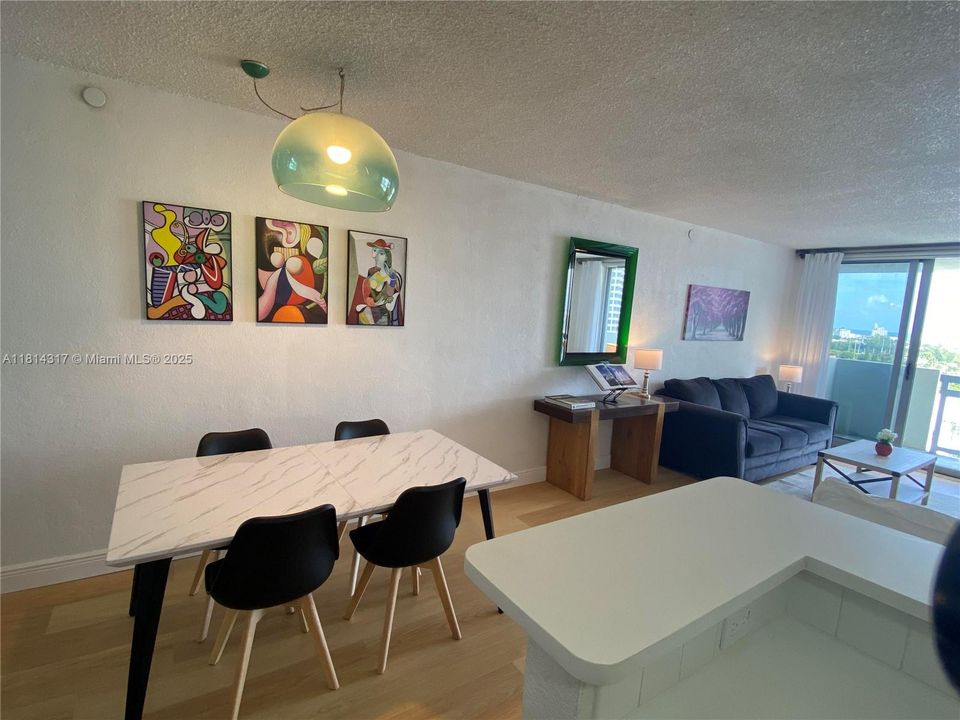 待售: $415,000 (1 贝兹, 1 浴室, 731 平方英尺)