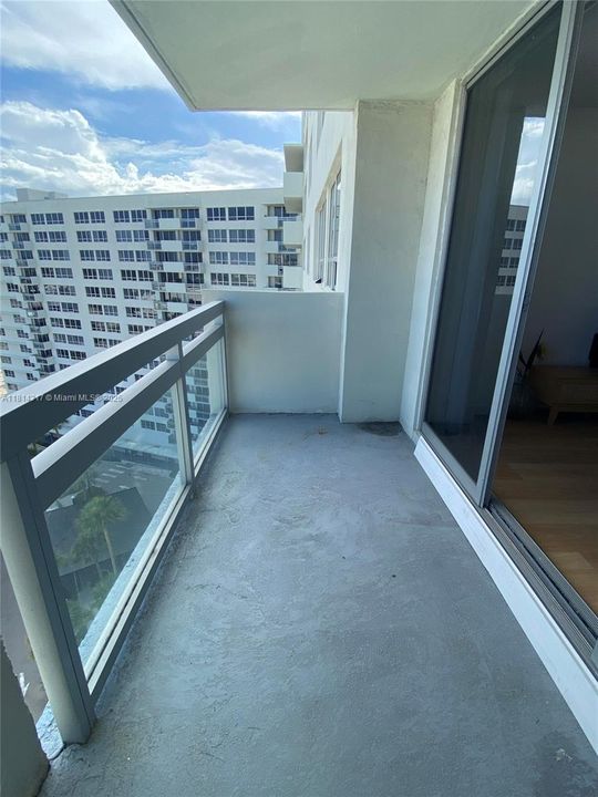 待售: $415,000 (1 贝兹, 1 浴室, 731 平方英尺)