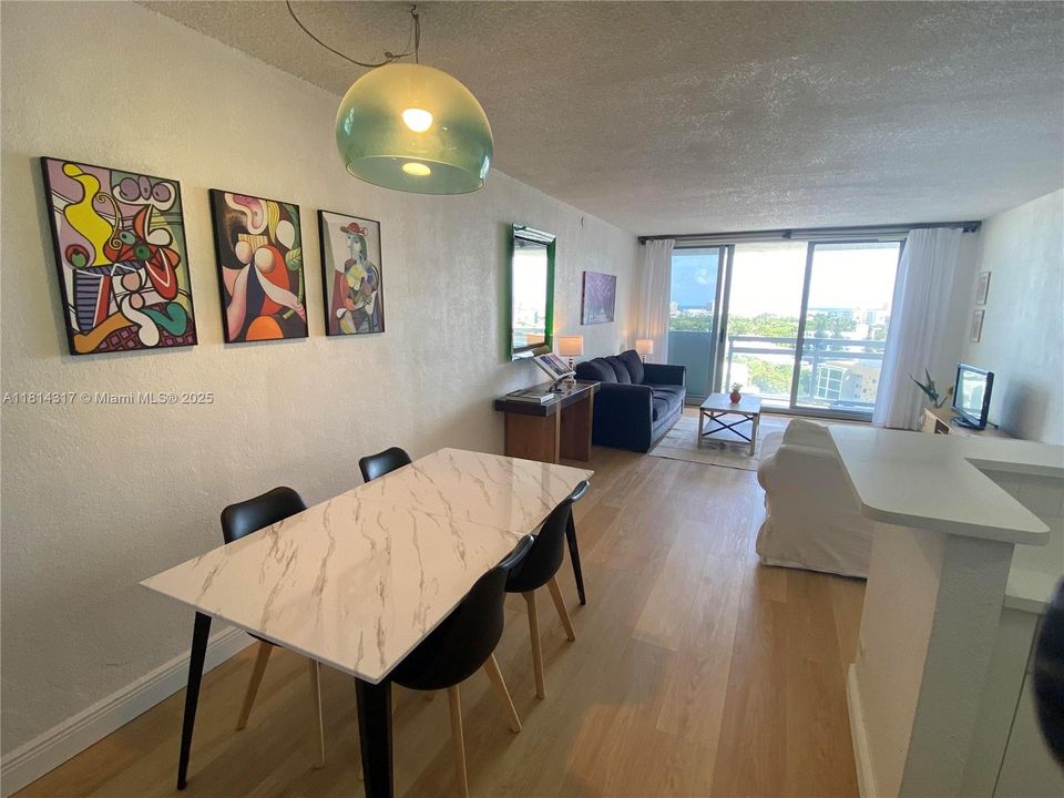 待售: $415,000 (1 贝兹, 1 浴室, 731 平方英尺)