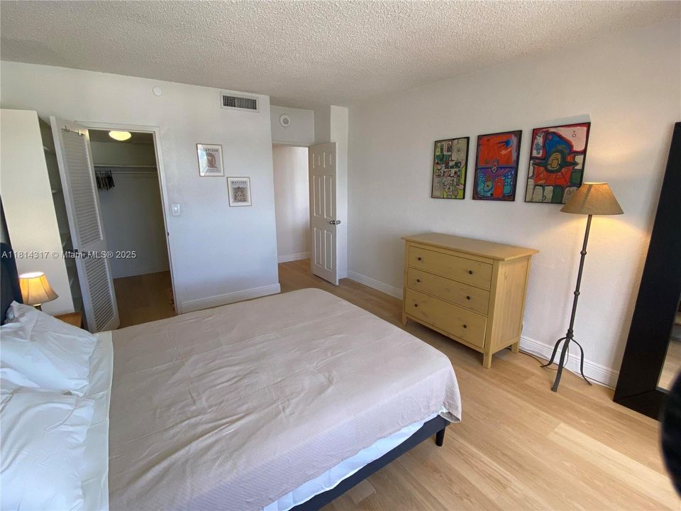 待售: $415,000 (1 贝兹, 1 浴室, 731 平方英尺)