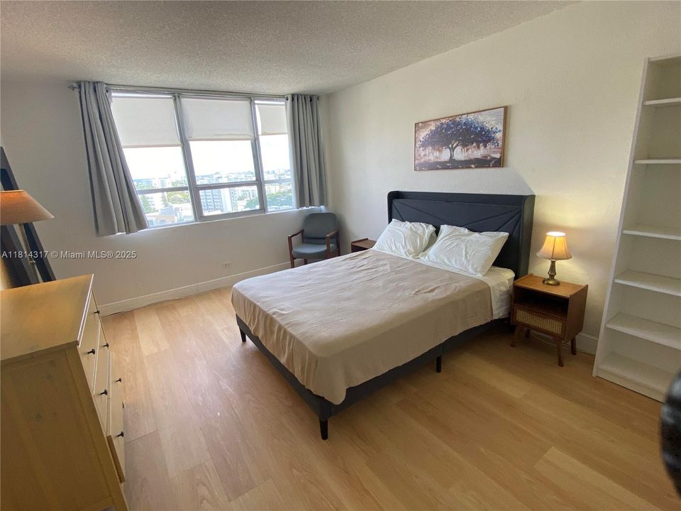 待售: $415,000 (1 贝兹, 1 浴室, 731 平方英尺)