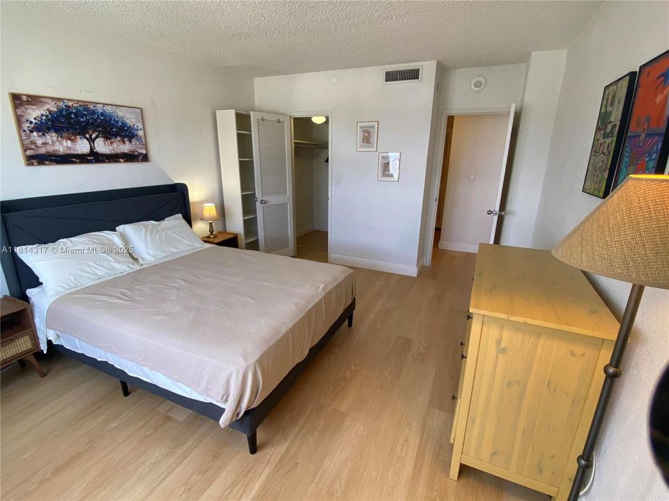 待售: $415,000 (1 贝兹, 1 浴室, 731 平方英尺)