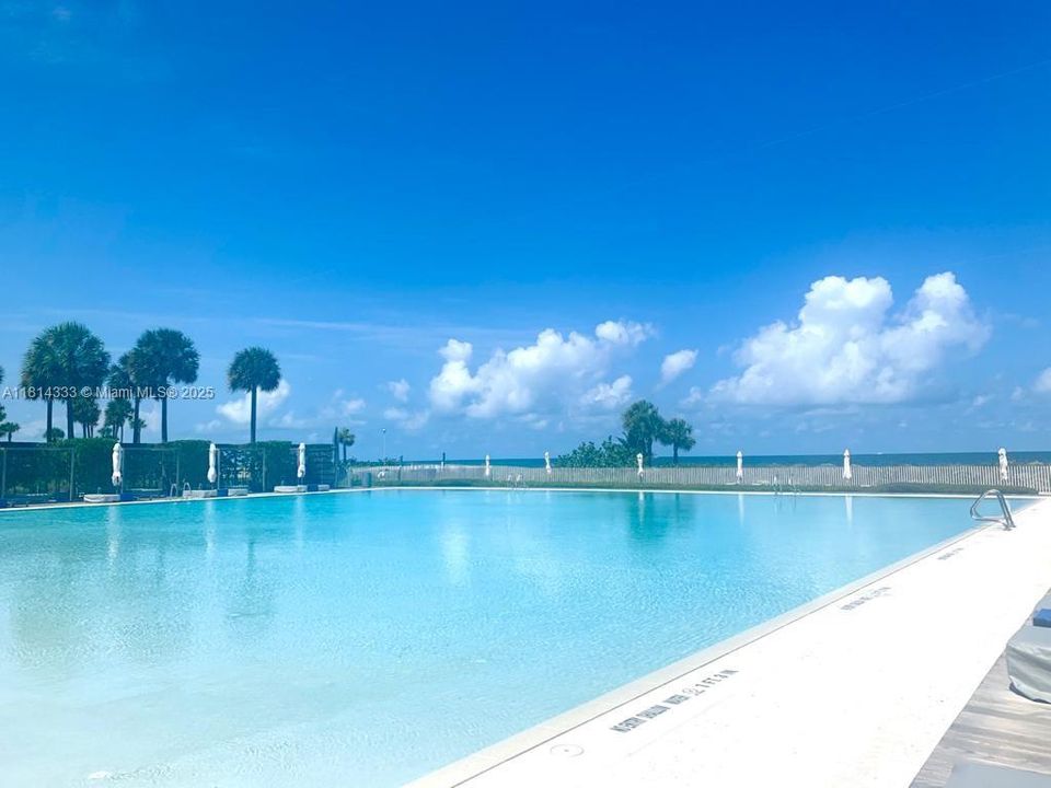 合同活跃: $30,000 (2 贝兹, 2 浴室, 1703 平方英尺)