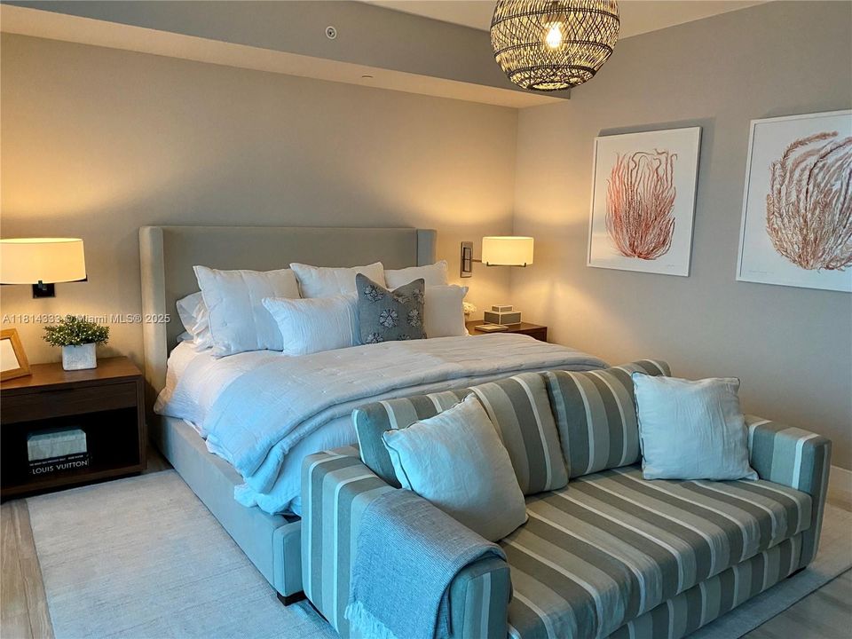 合同活跃: $30,000 (2 贝兹, 2 浴室, 1703 平方英尺)