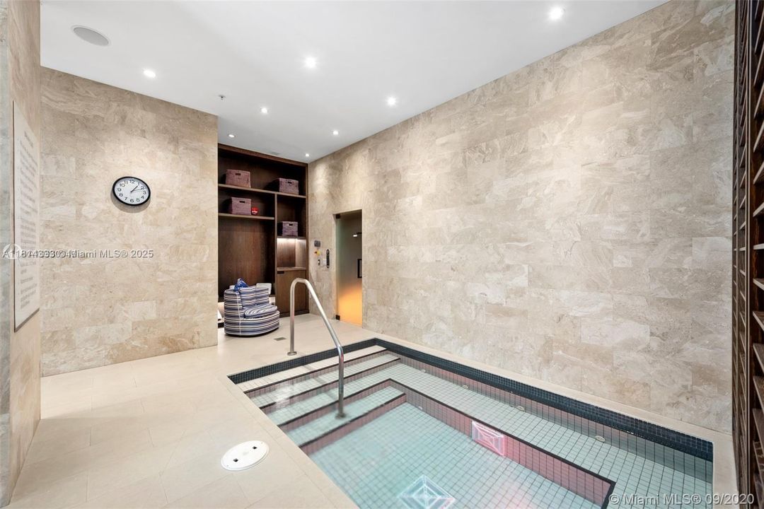 合同活跃: $30,000 (2 贝兹, 2 浴室, 1703 平方英尺)