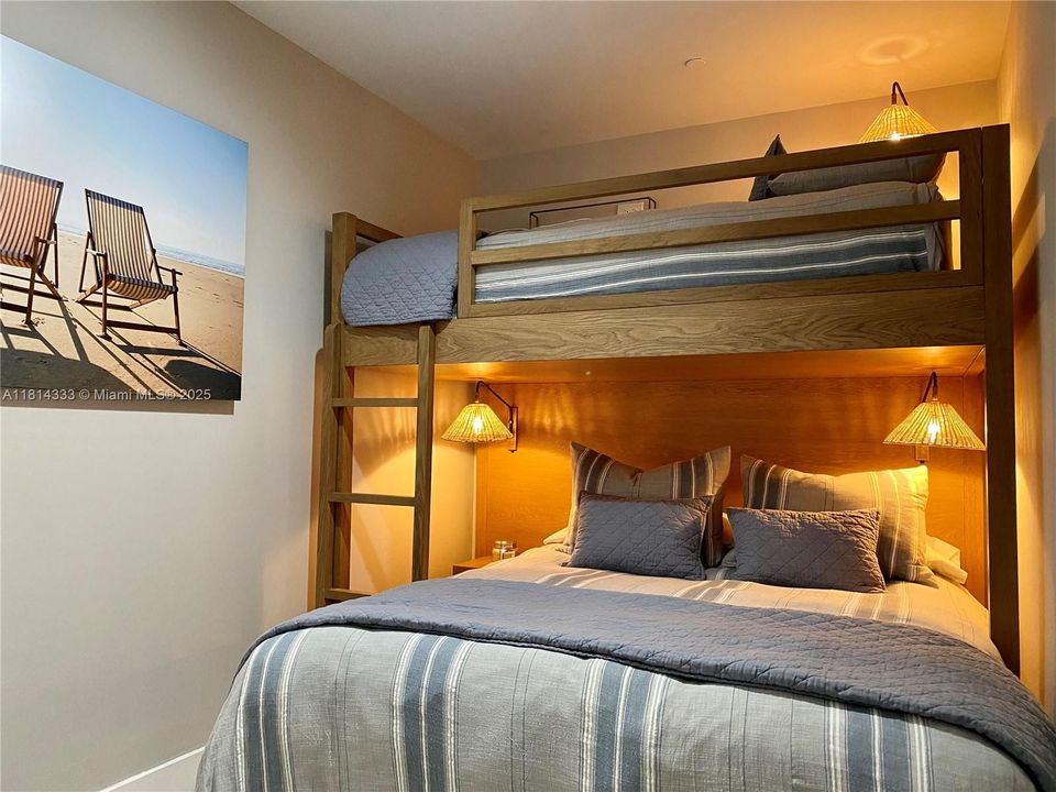 合同活跃: $30,000 (2 贝兹, 2 浴室, 1703 平方英尺)