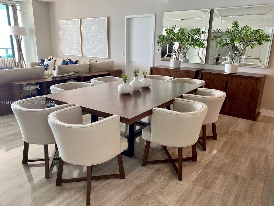 合同活跃: $30,000 (2 贝兹, 2 浴室, 1703 平方英尺)