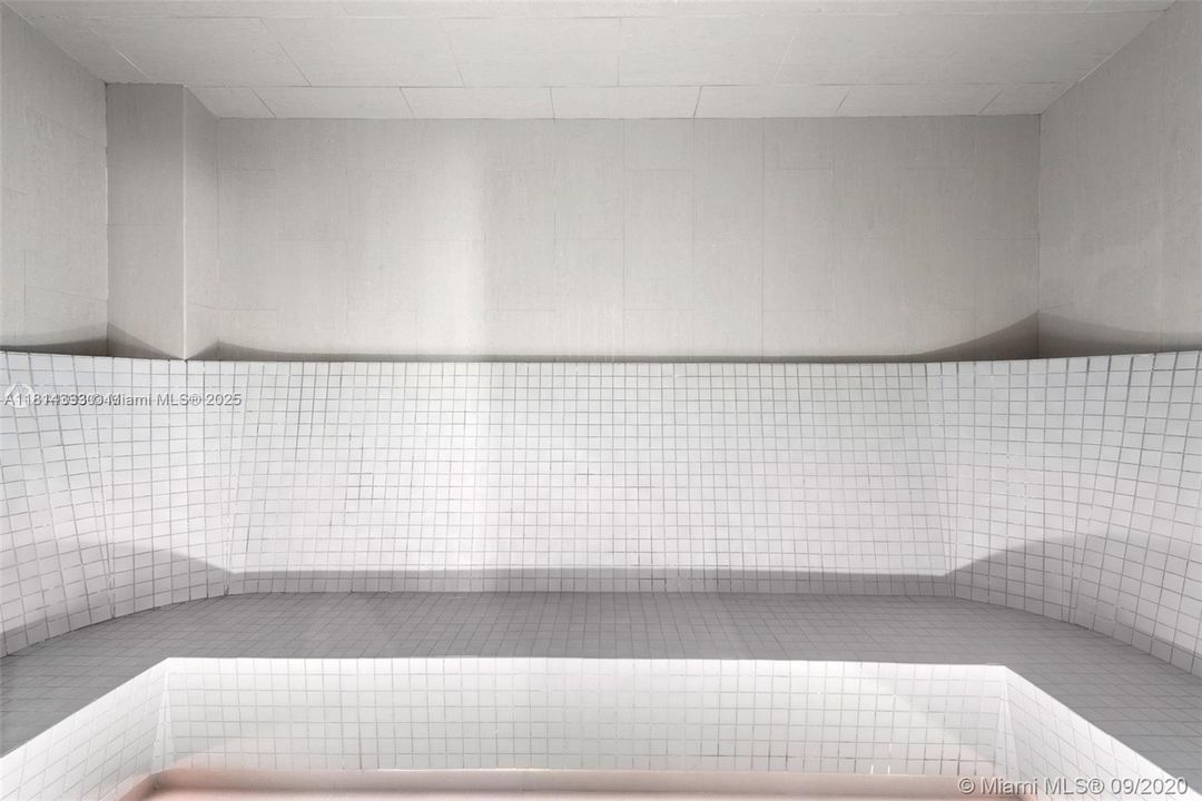 合同活跃: $30,000 (2 贝兹, 2 浴室, 1703 平方英尺)